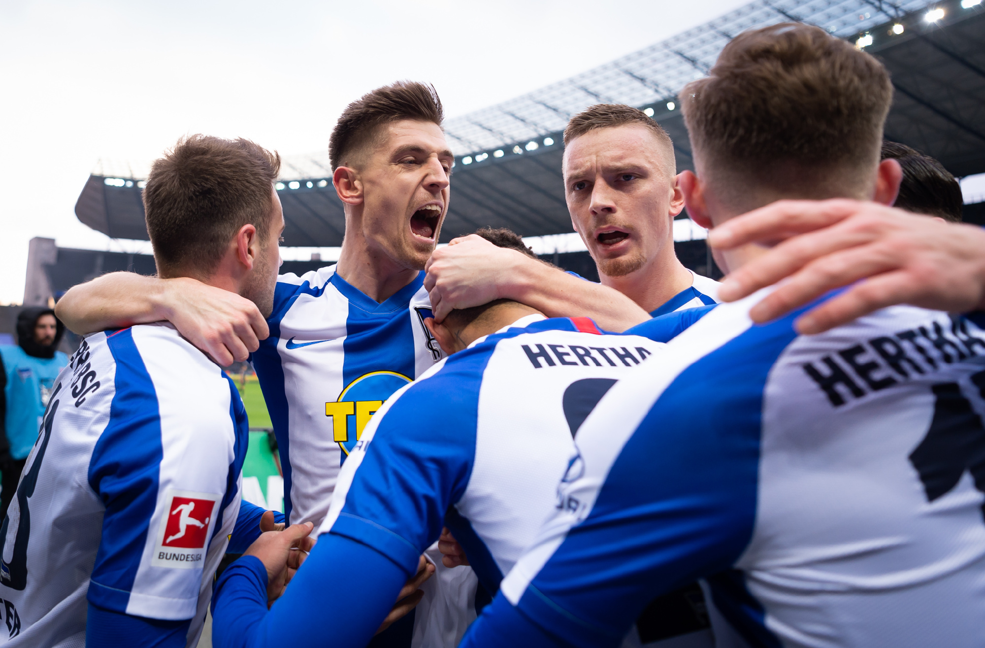 橄榄球杯赛焦点战:闽南雄狮队翻盘江南雷豹队,外线火力全开。豪门底蕴再次显现的简单介绍 橄榄球杯赛焦点战:闽南雄狮队翻盘江南雷豹队,外线火力全开。豪门底蕴再次显现的简单介绍