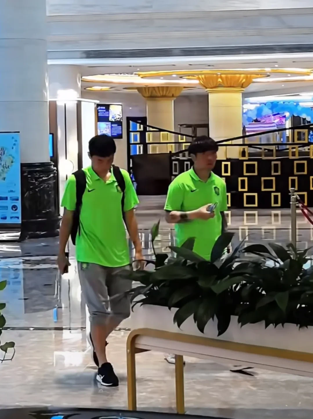 关于北京国安训练开放日，今夜完成体检引观众欢呼，NBA季后赛在即，球队文化被再次提及的信息