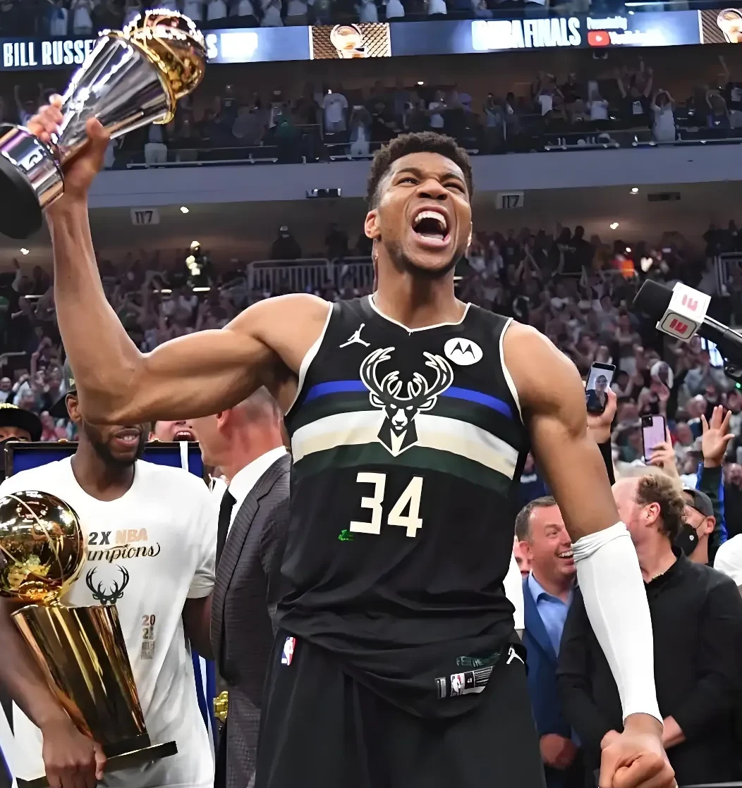 字母哥重返赛场,险胜首场状态出色,湖人观众沸腾!赢得满堂喝彩(字母哥和浓眉哥谁高) 字母哥重返赛场,险胜首场状态出色,湖人观众沸腾!赢得满堂喝彩(字母哥和浓眉哥谁高)