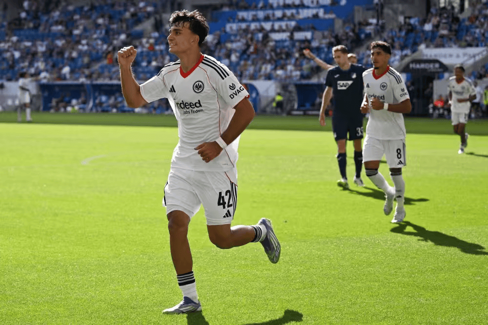 包含马德里竞技迎德甲关键赛，窗口期绝杀压哨，目标明确，年轻球员得到机会的词条