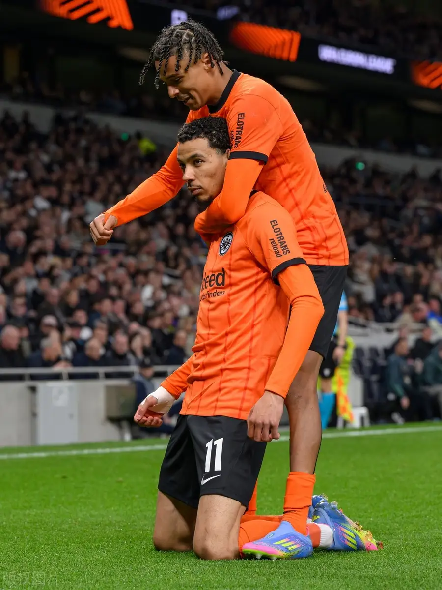 加时末段欧联传出新动向；巴黎圣日耳曼外线爆发；管理层表态：管理层满意；资深球员宣示担当的简单介绍