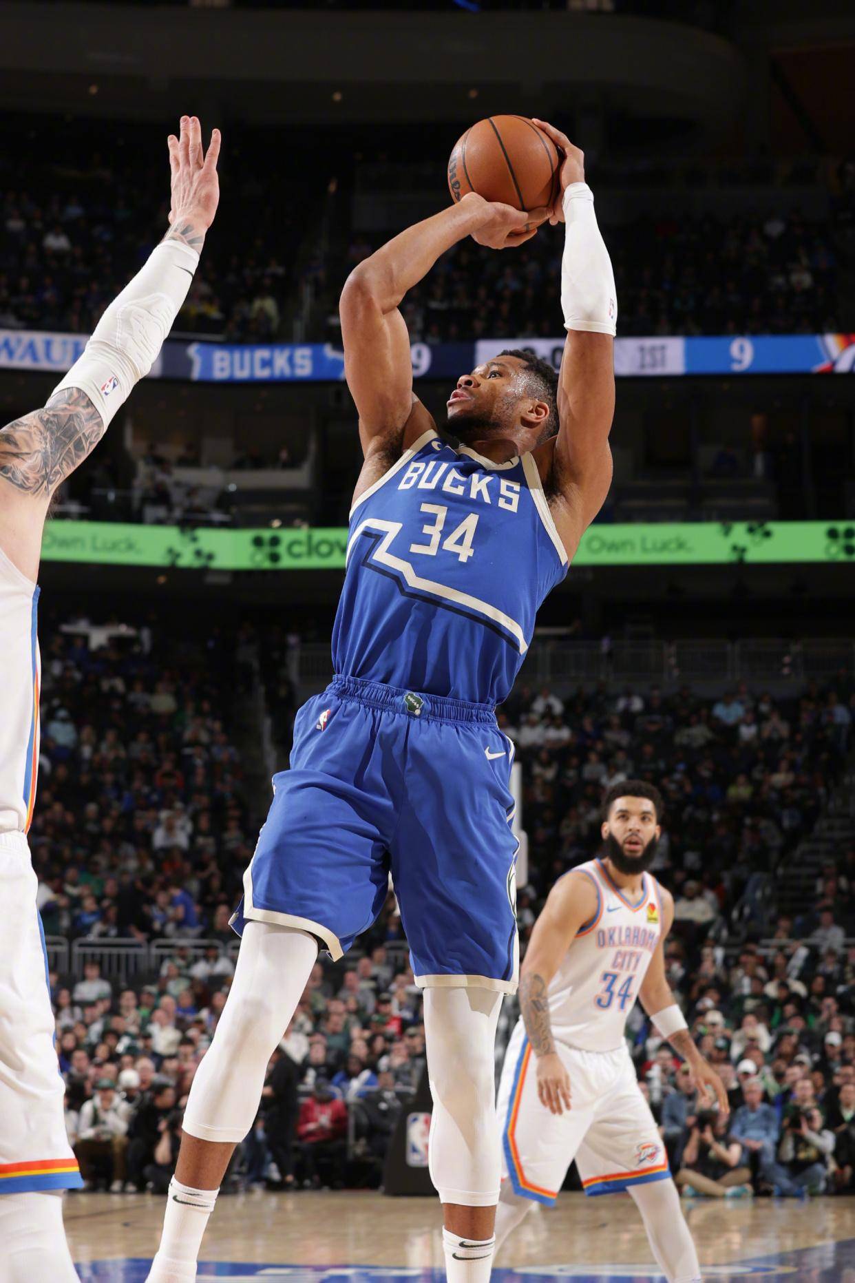 雷速体育-字母哥在篮网比赛中关键助攻，高光表现引发热议！的简单介绍