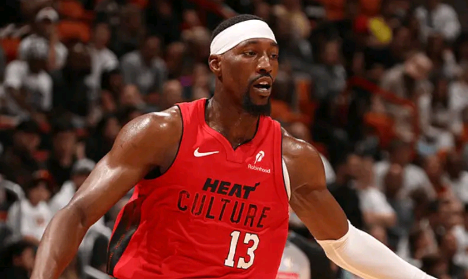 雷速-关于巴特勒回归赛场，精彩发挥首场状态亮眼，曼联观众沸腾！的信息