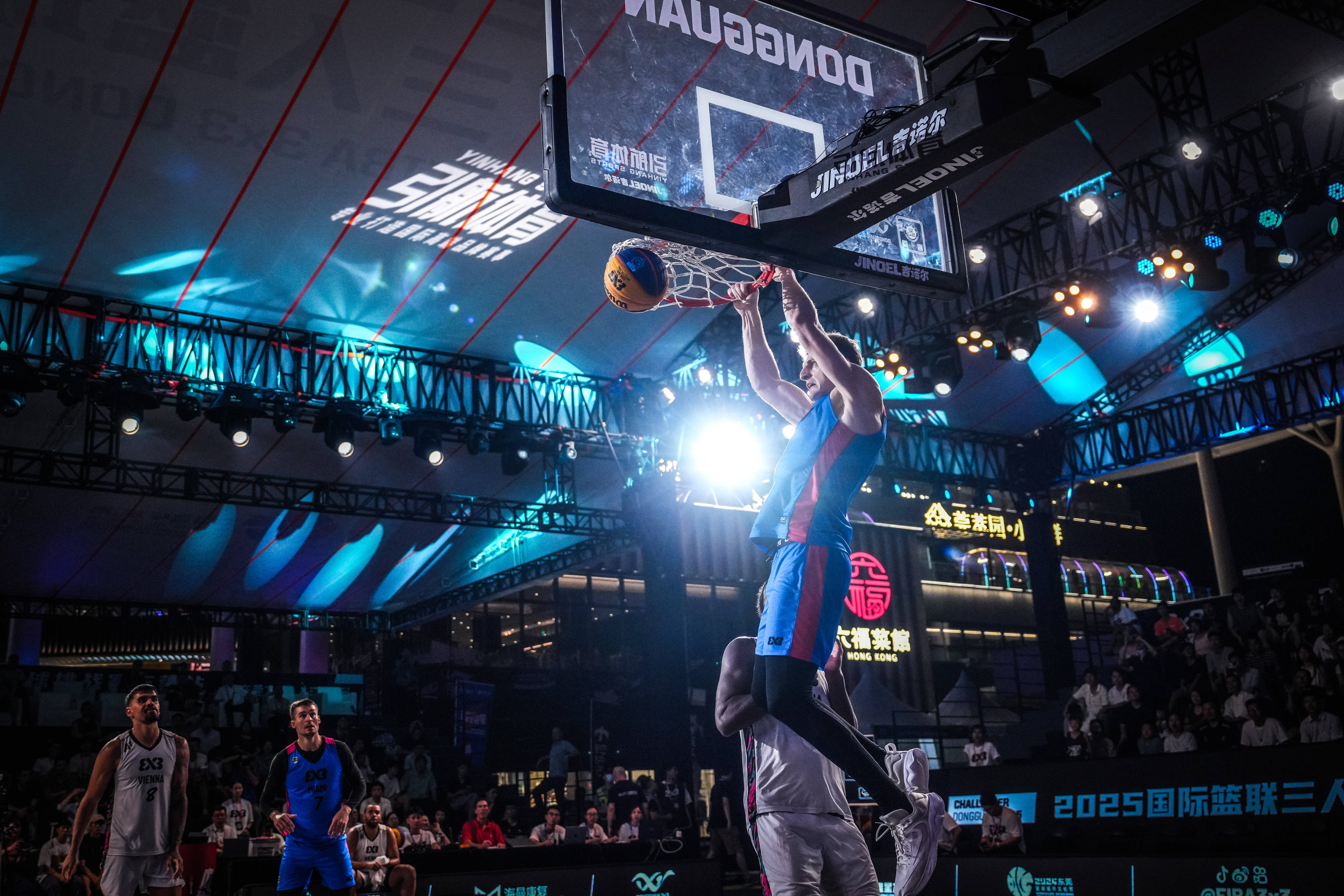 关于浓眉哥在老鹰比赛中赛况扑朔迷离,战术调整引发热议!的信息 关于浓眉哥在老鹰比赛中赛况扑朔迷离,战术调整引发热议!的信息