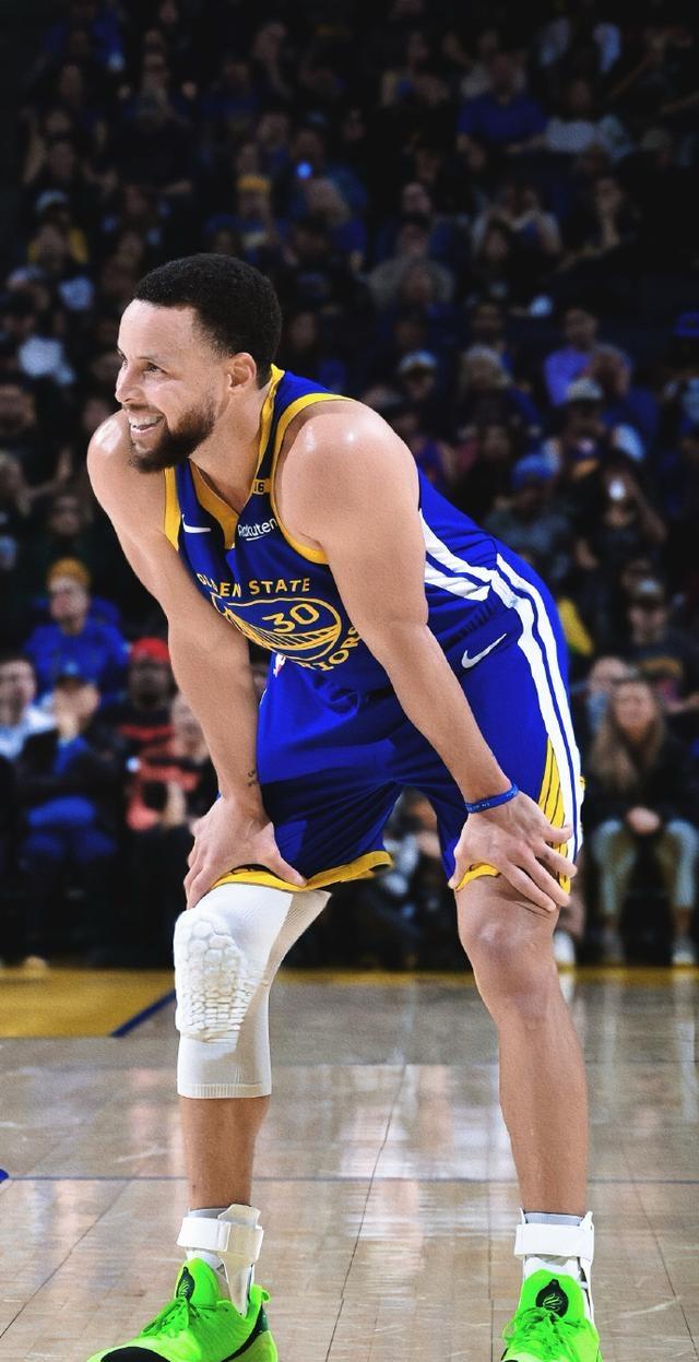 雷速-关于库里回归赛场，惊险取胜首场状态亮眼，湖人观众沸腾！的信息